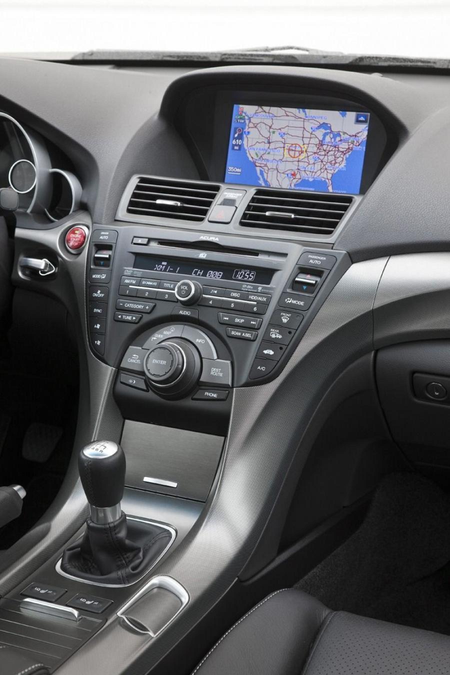 Детали интерьера Acura TL 2014 года  (фото 5 из 35)